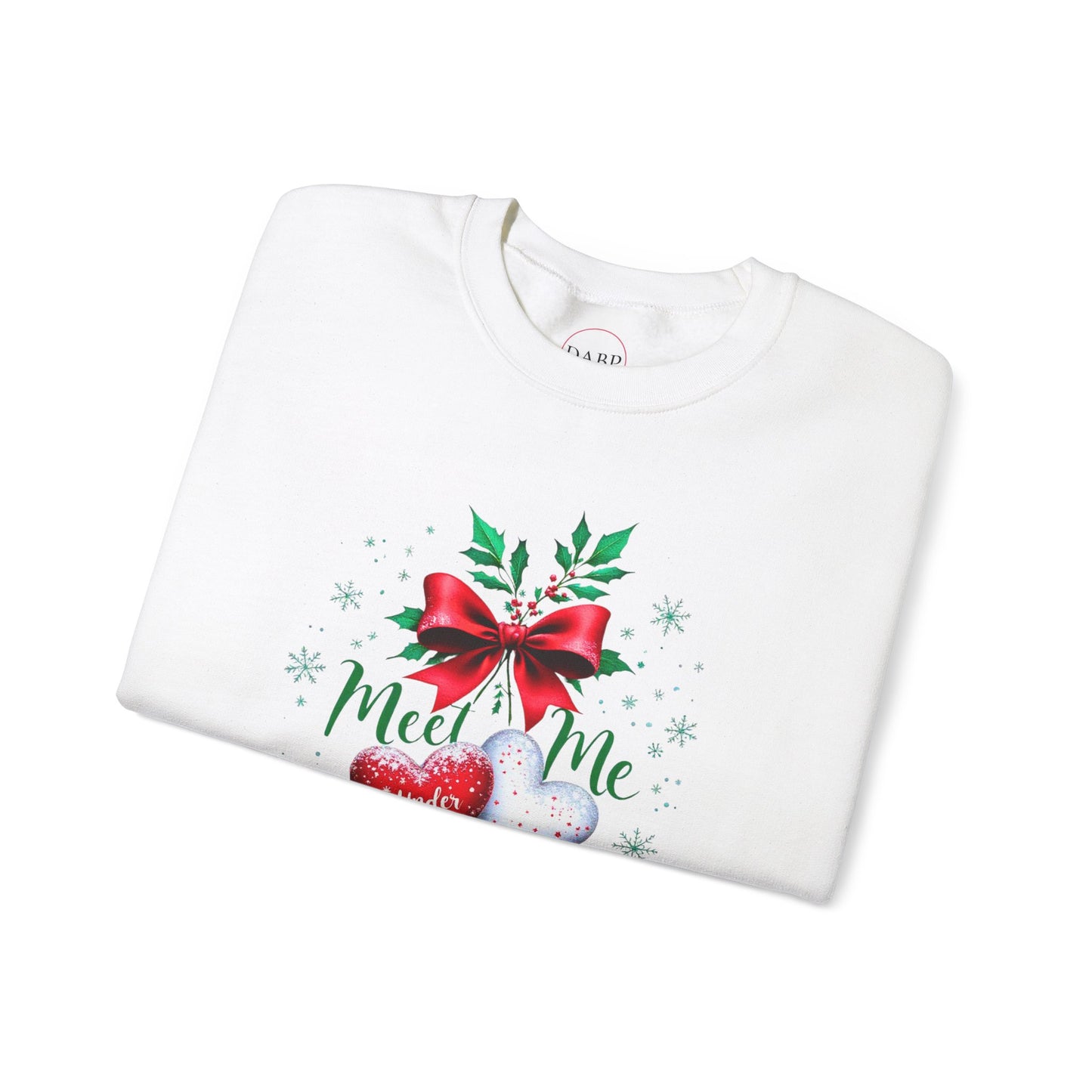 Sudadera unisex de cuello redondo Heavy Blend™ - Meet Me Under the Mistletoe - Vacaciones románticas