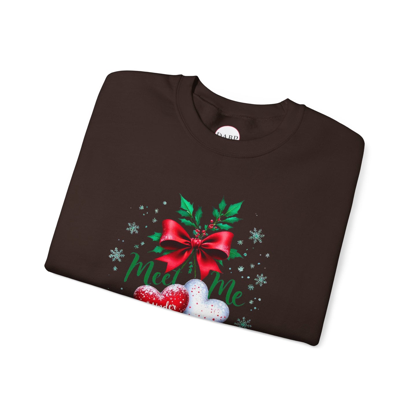 Sudadera unisex de cuello redondo Heavy Blend™ - Meet Me Under the Mistletoe - Vacaciones románticas