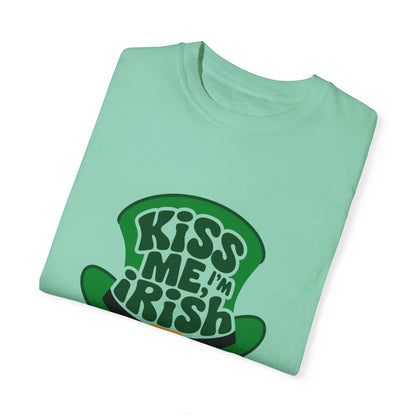 Comfort Colors 1717 Unisex Garment-Dyed T-shirt - Kiss Me, I'm Irish St. Patrick’s Day Tee – Lucky Leprechaun Hat Design
