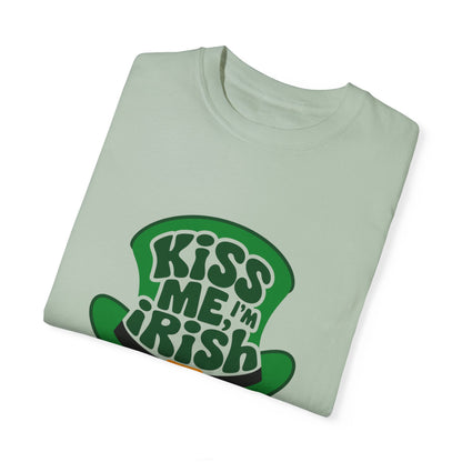 Comfort Colors 1717 Unisex Garment-Dyed T-shirt - Kiss Me, I'm Irish St. Patrick’s Day Tee – Lucky Leprechaun Hat Design