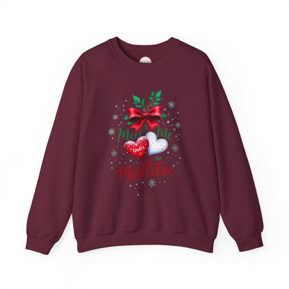 Sudadera unisex de cuello redondo Heavy Blend™ - Meet Me Under the Mistletoe - Vacaciones románticas