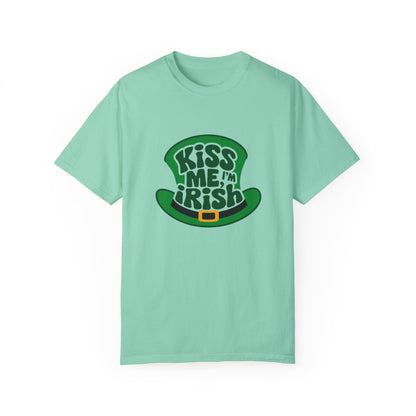 Comfort Colors 1717 Unisex Garment-Dyed T-shirt - Kiss Me, I'm Irish St. Patrick’s Day Tee – Lucky Leprechaun Hat Design