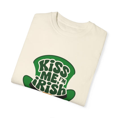 Comfort Colors 1717 Unisex Garment-Dyed T-shirt - Kiss Me, I'm Irish St. Patrick’s Day Tee – Lucky Leprechaun Hat Design