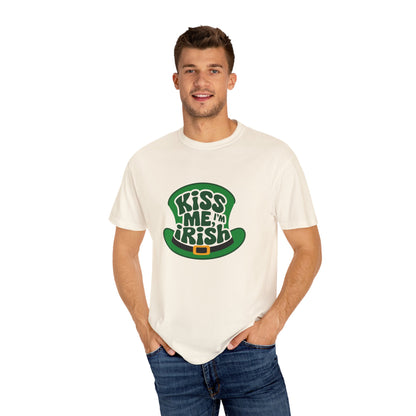 Comfort Colors 1717 Unisex Garment-Dyed T-shirt - Kiss Me, I'm Irish St. Patrick’s Day Tee – Lucky Leprechaun Hat Design